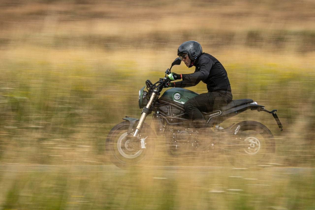 Benelli Leoncino 800 VS CFMOTO 700CL-X Heritage: prova a prendermi!